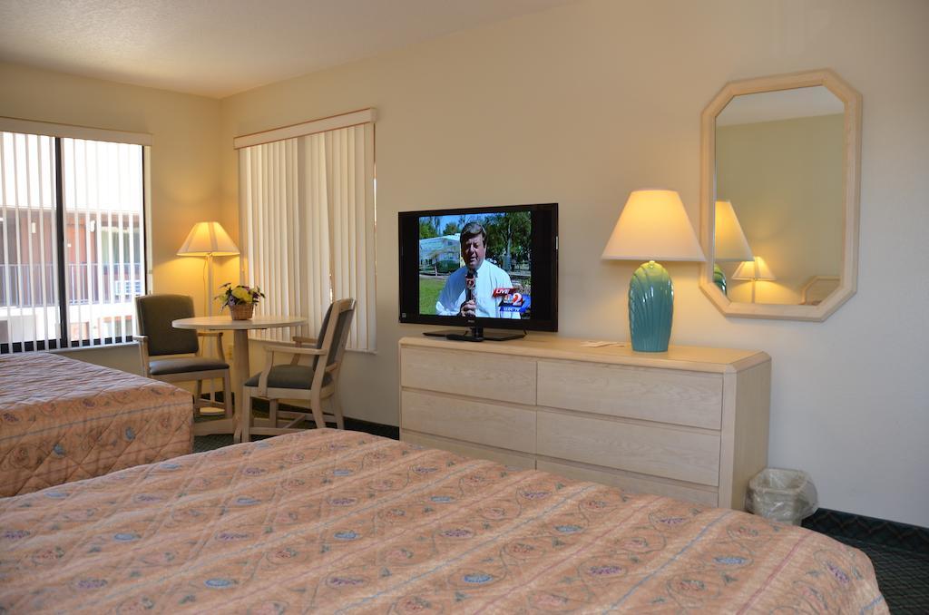 Cypress Cove Nudist Resort Пойнсиана Номер фото