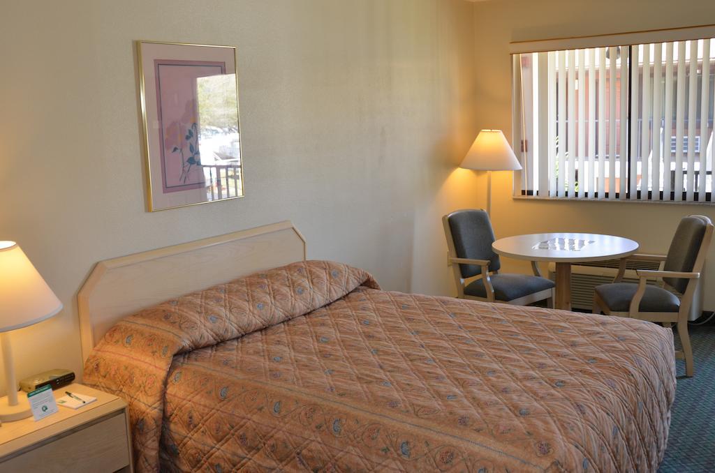 Cypress Cove Nudist Resort Пойнсиана Номер фото