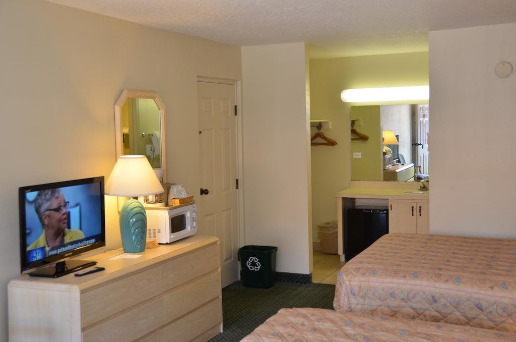 Cypress Cove Nudist Resort Пойнсиана Номер фото